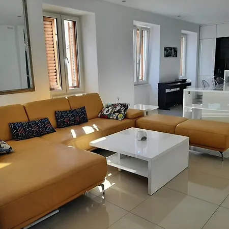 Lux Apartman Póla
